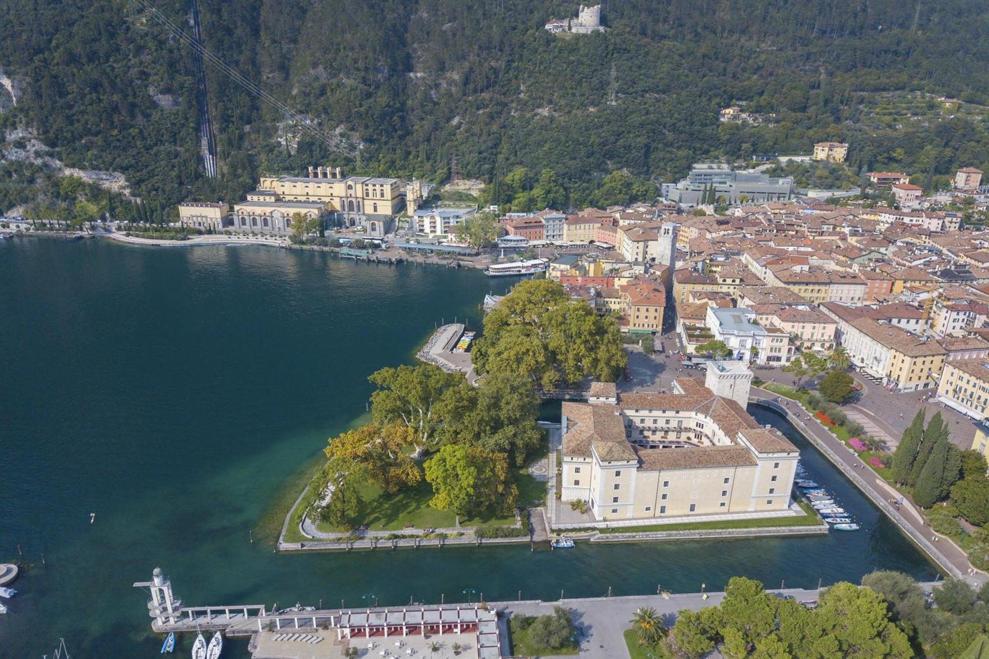 Casa Azzurra 150Mt From Lake - Happy Rentals 加尔达湖滨 外观 照片